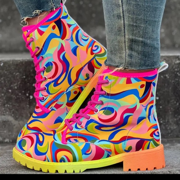 Colorful Abstract Pattern Chunky Heel Combat Boots Size 9 NIB - Picture 1 of 3